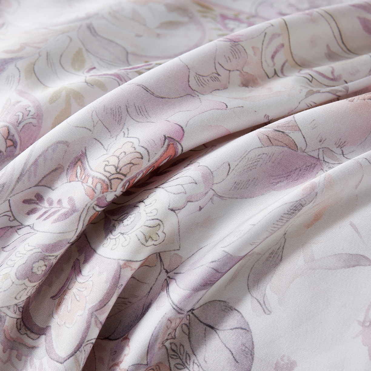 91家纺网 家纺一手货源 找家纺 久典家居 2026新款20%桑蚕丝+80%聚酯纤维宽边印花夏被四件套 沐雨