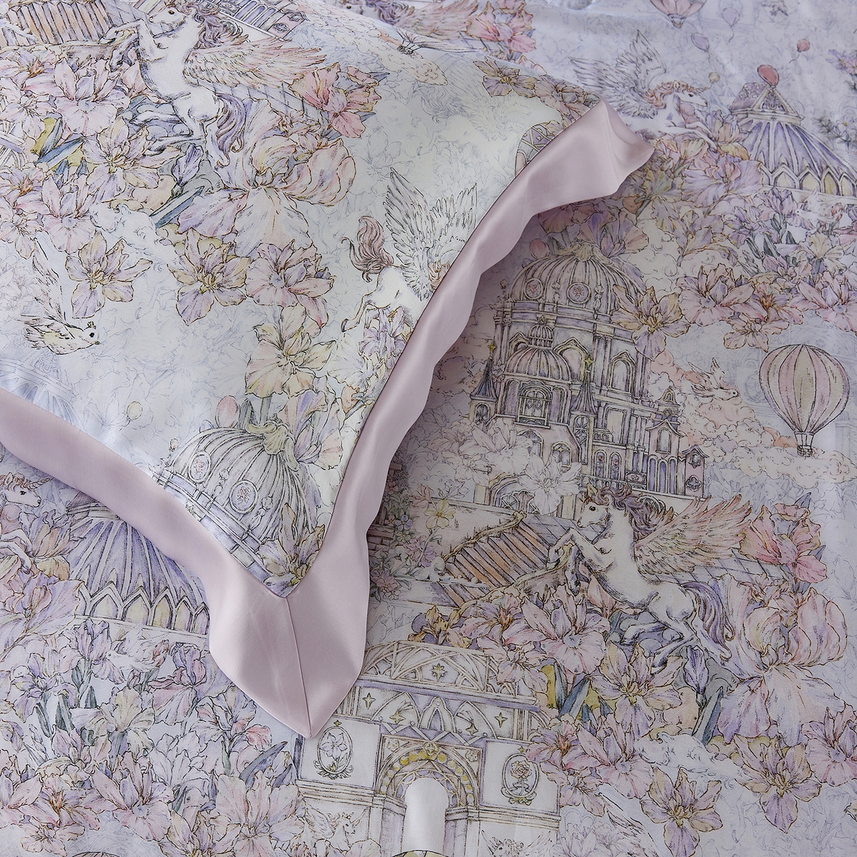 91家纺网 家纺一手货源 找家纺 久典家居 2026新款20%桑蚕丝+80%聚酯纤维宽边印花夏被四件套 游园会