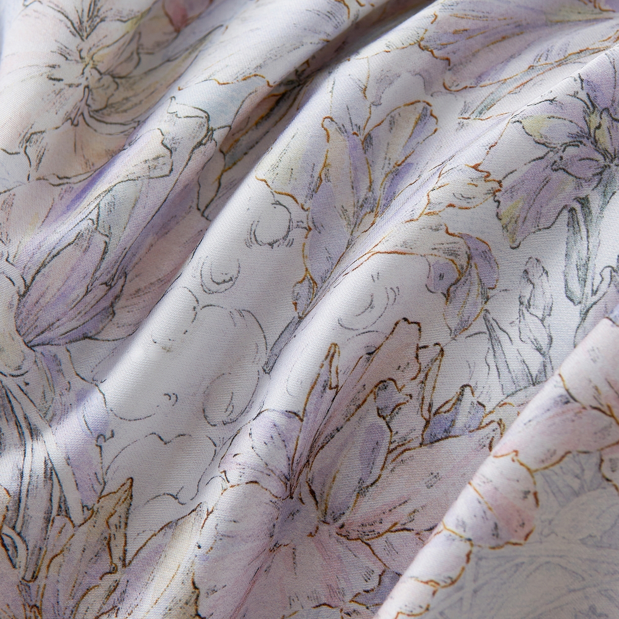 91家纺网 家纺一手货源 找家纺 久典家居 2026新款20%桑蚕丝+80%聚酯纤维宽边印花夏被四件套 游园会