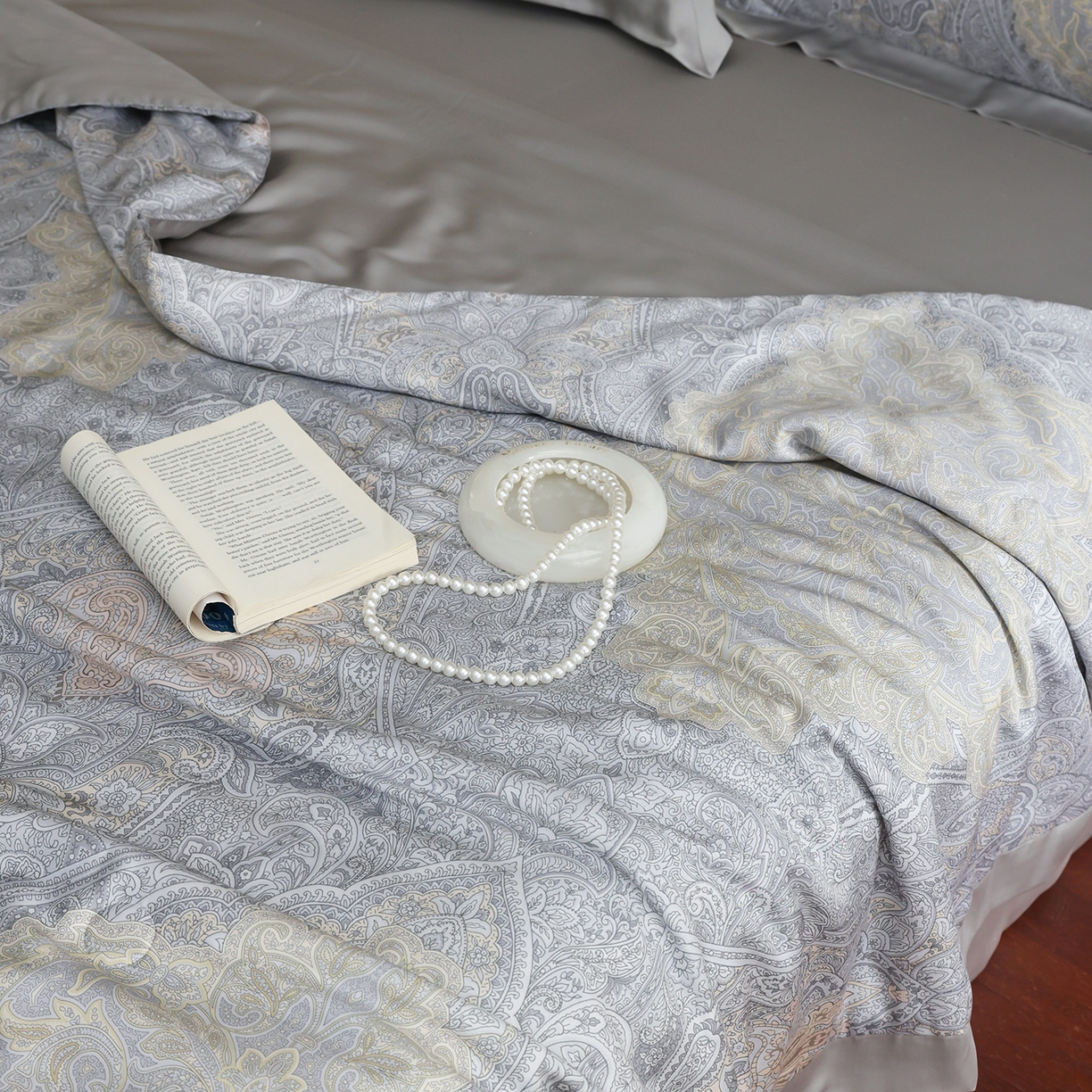 91家纺网 家纺一手货源 找家纺 （总）久典家居 2026新款20%桑蚕丝+80%聚酯纤维宽边夏被四件套