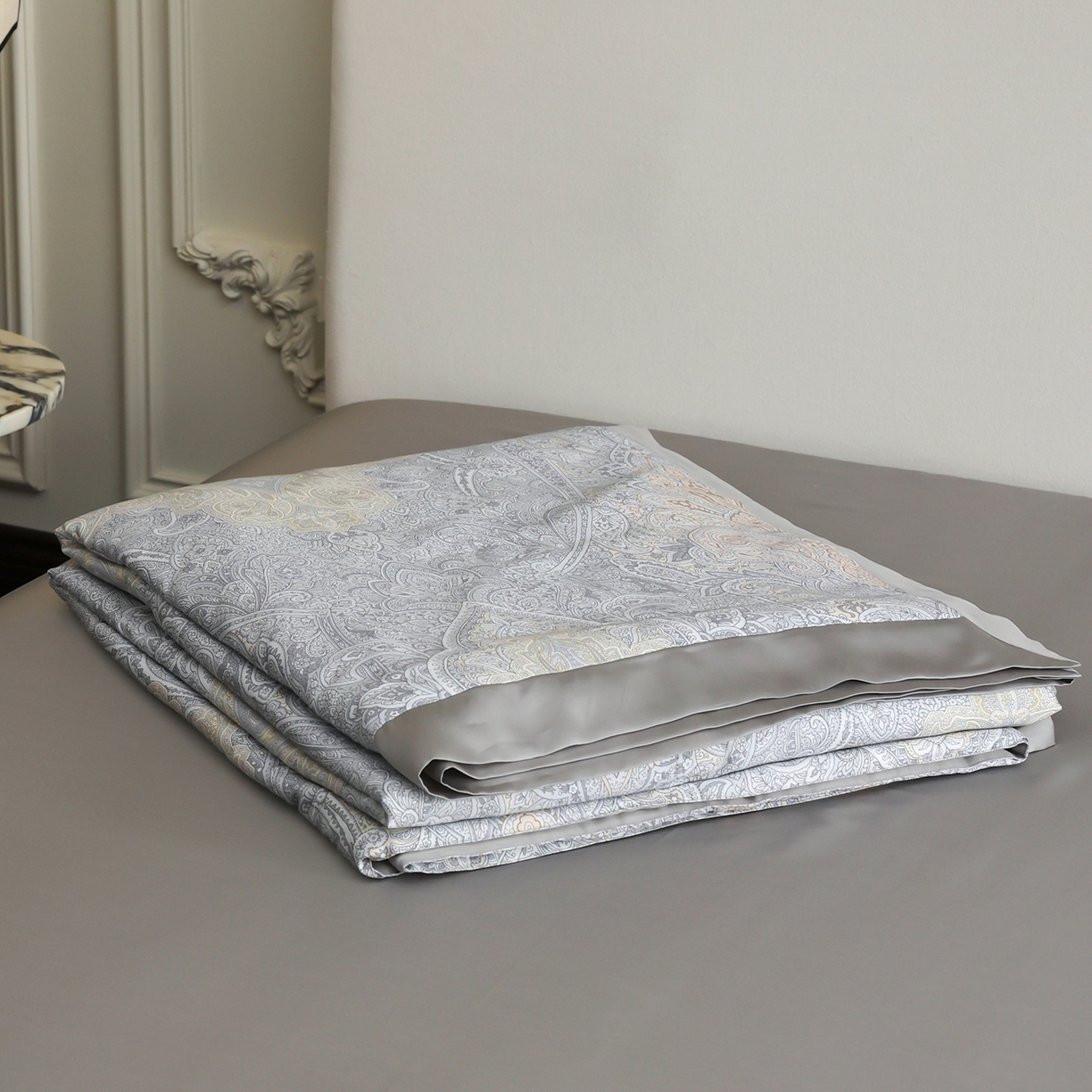 91家纺网 家纺一手货源 找家纺 （总）久典家居 2026新款20%桑蚕丝+80%聚酯纤维宽边夏被四件套