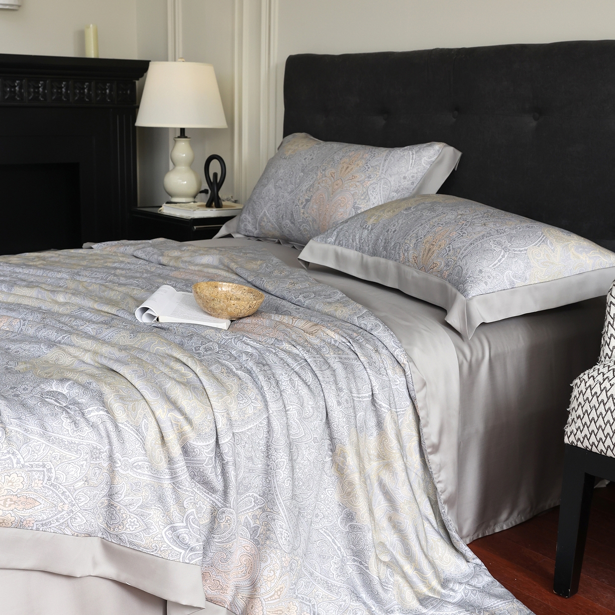 91家纺网 家纺一手货源 找家纺 久典家居 2026新款20%桑蚕丝+80%聚酯纤维宽边夏被四件套 艾尔莎