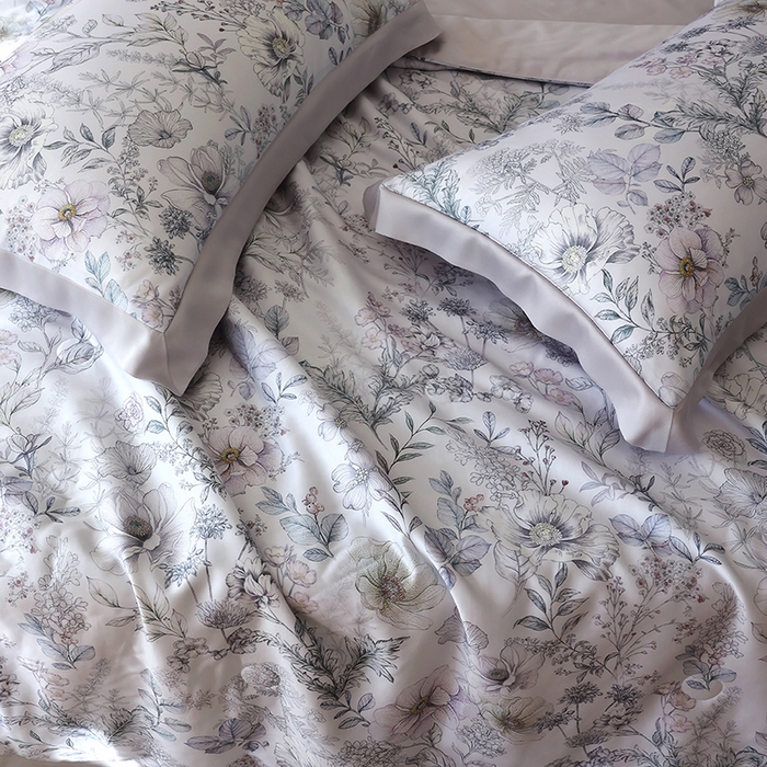 91家纺网 家纺一手货源 找家纺 久典家居 2026新款20%桑蚕丝+80%聚酯纤维宽边夏被四件套 彼岸