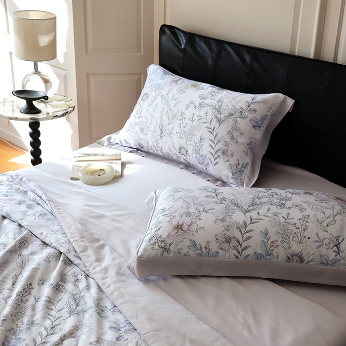 91家纺网 家纺一手货源 找家纺 久典家居 2026新款20%桑蚕丝+80%聚酯纤维宽边夏被四件套 彼岸