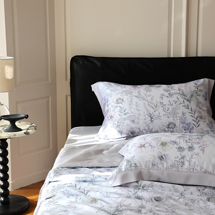 91家纺网 家纺一手货源 找家纺 久典家居 2026新款20%桑蚕丝+80%聚酯纤维宽边夏被四件套 彼岸