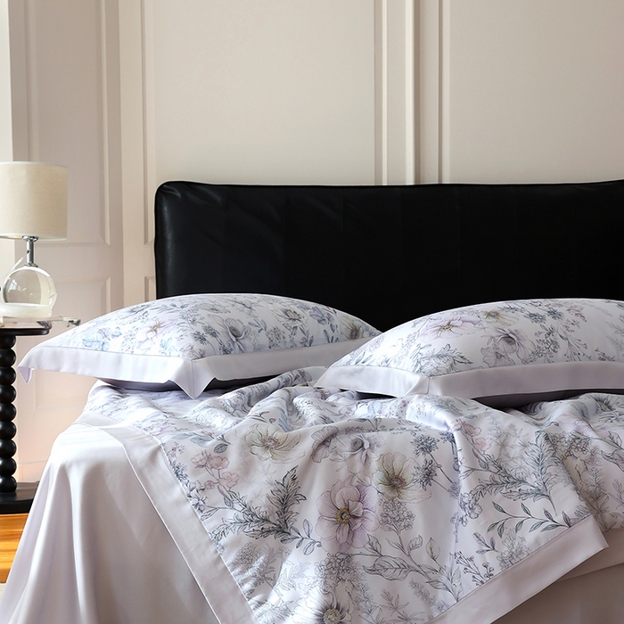 91家纺网 家纺一手货源 找家纺 久典家居 2026新款20%桑蚕丝+80%聚酯纤维宽边夏被四件套 彼岸