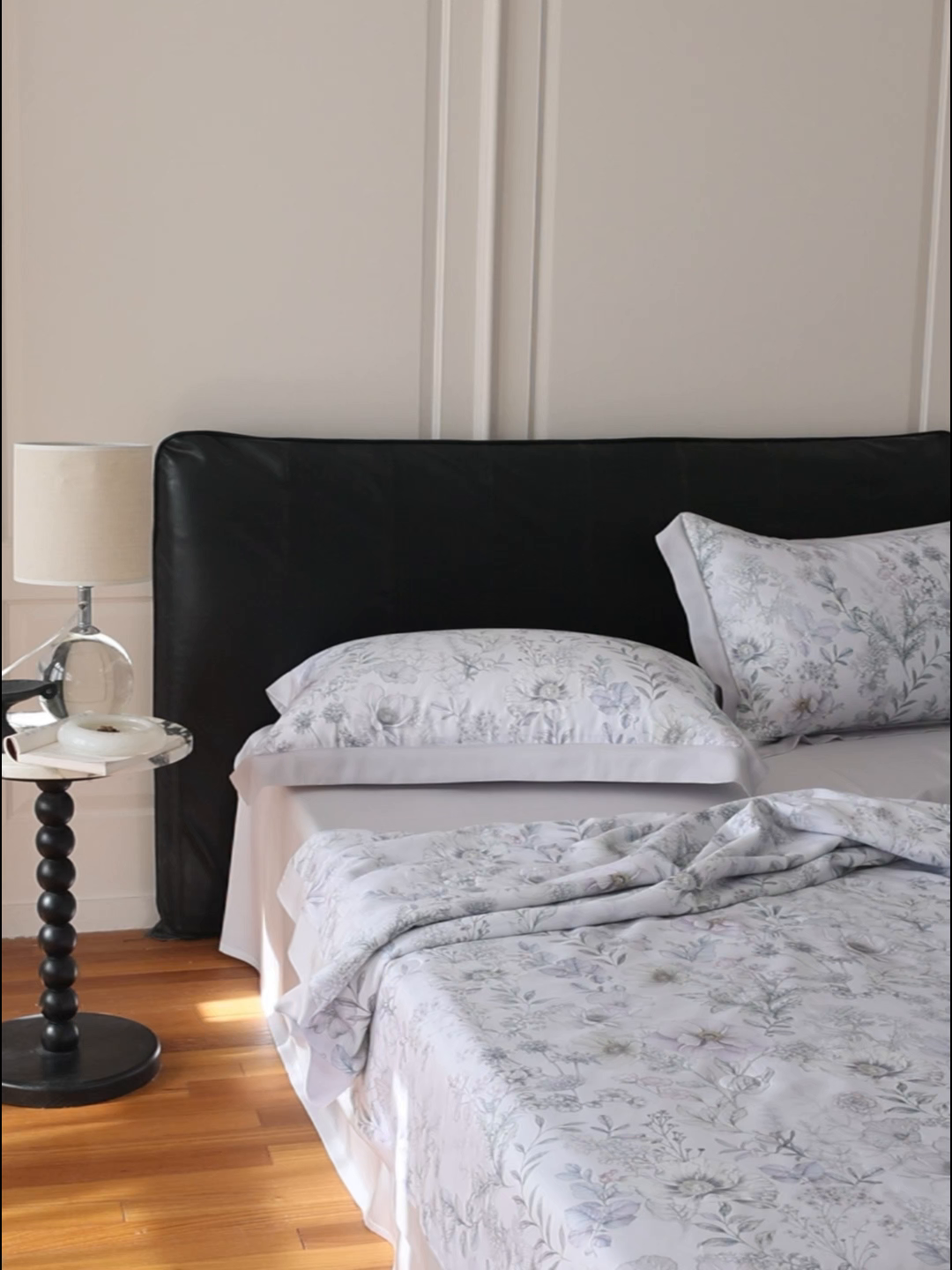 91家纺网 家纺一手货源 找家纺 久典家居 2026新款20%桑蚕丝+80%聚酯纤维宽边夏被四件套 彼岸