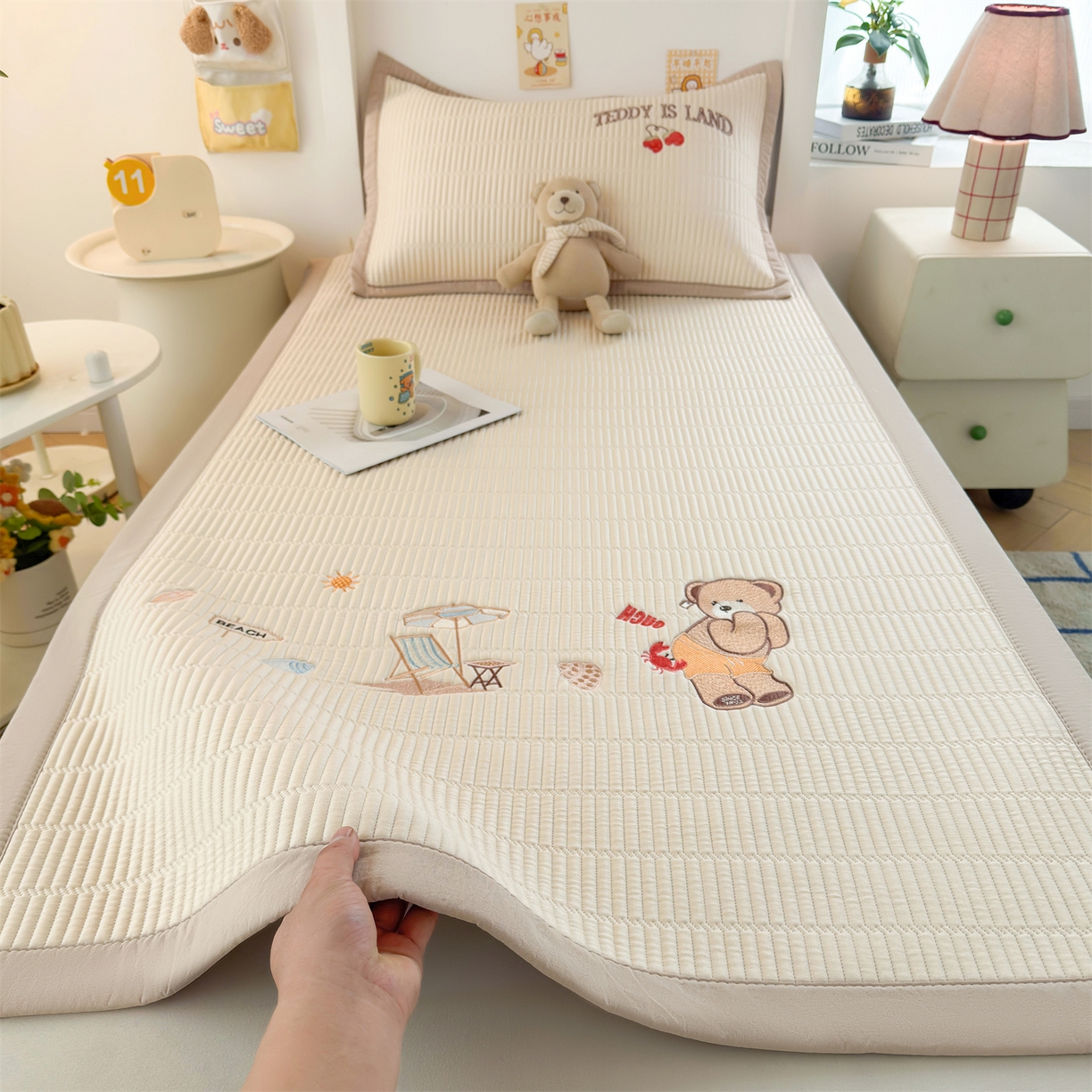 慕木家纺 2026新品A类高端刺绣PE乙纶冰豆豆凉席泰迪爱兰系列正版授权(提供买家秀) 青屿熊语-米白
