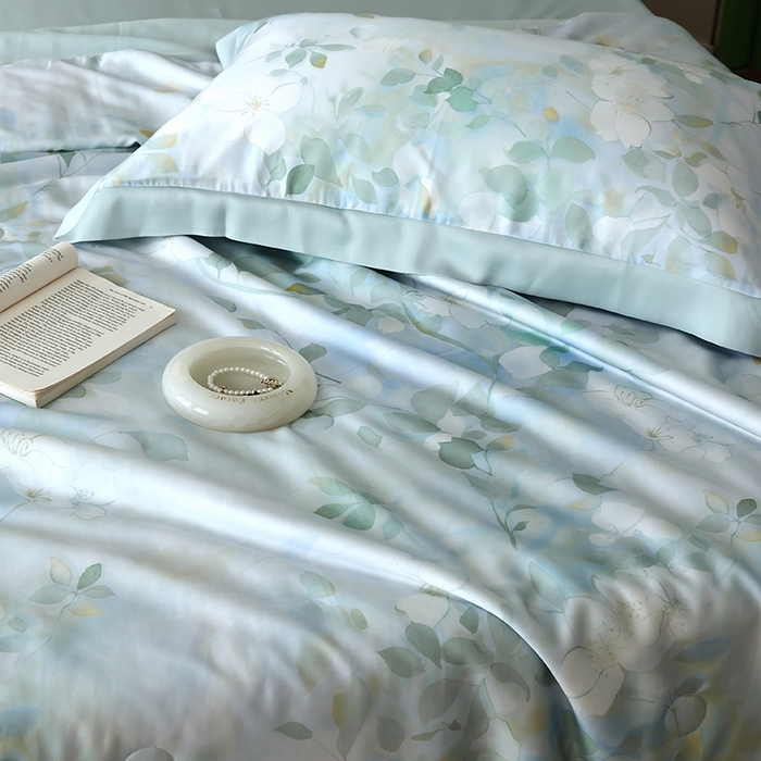 91家纺网 家纺一手货源 找家纺 久典家居 2026新款20%桑蚕丝+80%聚酯纤维宽边夏被四件套 碧天