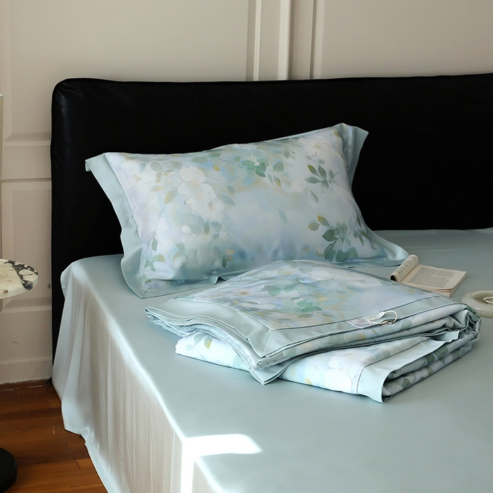 91家纺网 家纺一手货源 找家纺 久典家居 2026新款20%桑蚕丝+80%聚酯纤维宽边夏被四件套 碧天