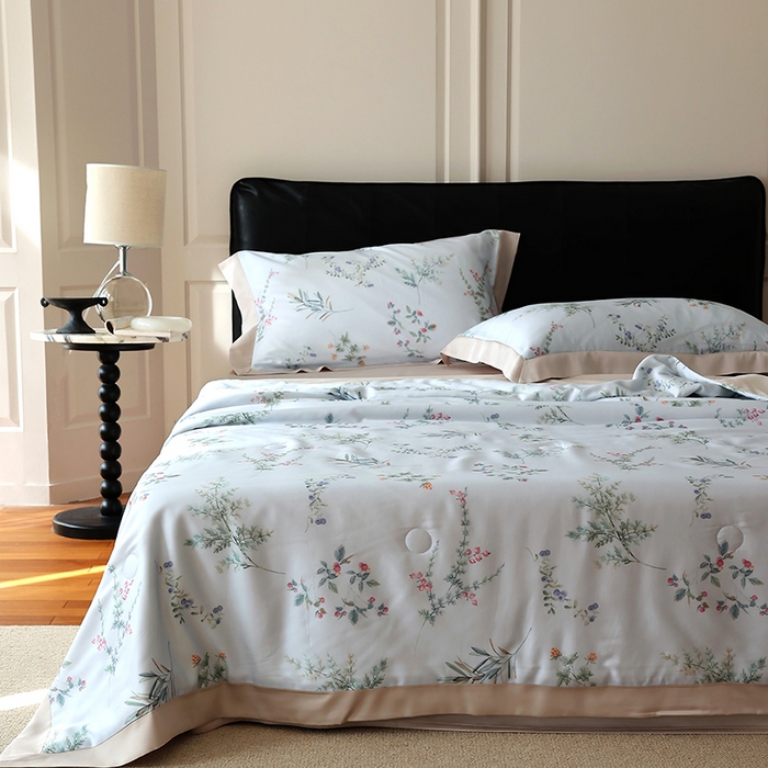 91家纺网 家纺一手货源 找家纺 久典家居 2026新款20%桑蚕丝+80%聚酯纤维宽边夏被四件套 境玉