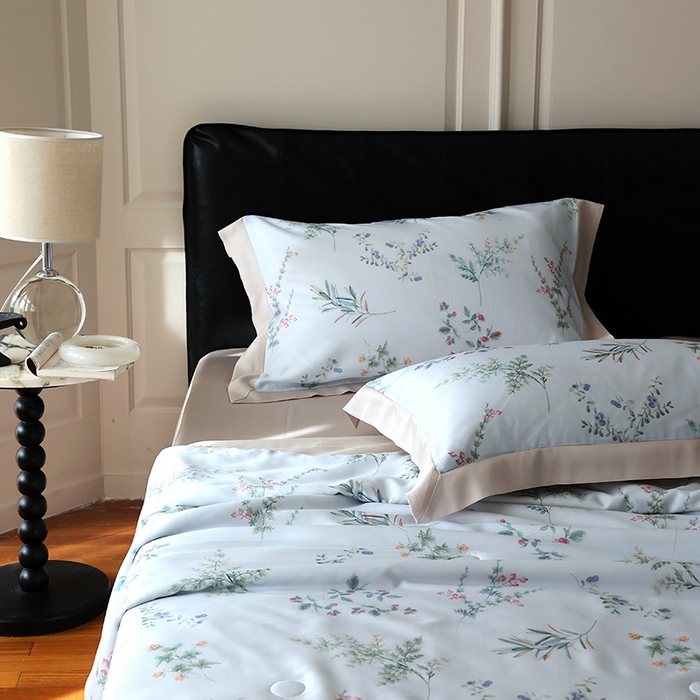 91家纺网 家纺一手货源 找家纺 久典家居 2026新款20%桑蚕丝+80%聚酯纤维宽边夏被四件套 境玉