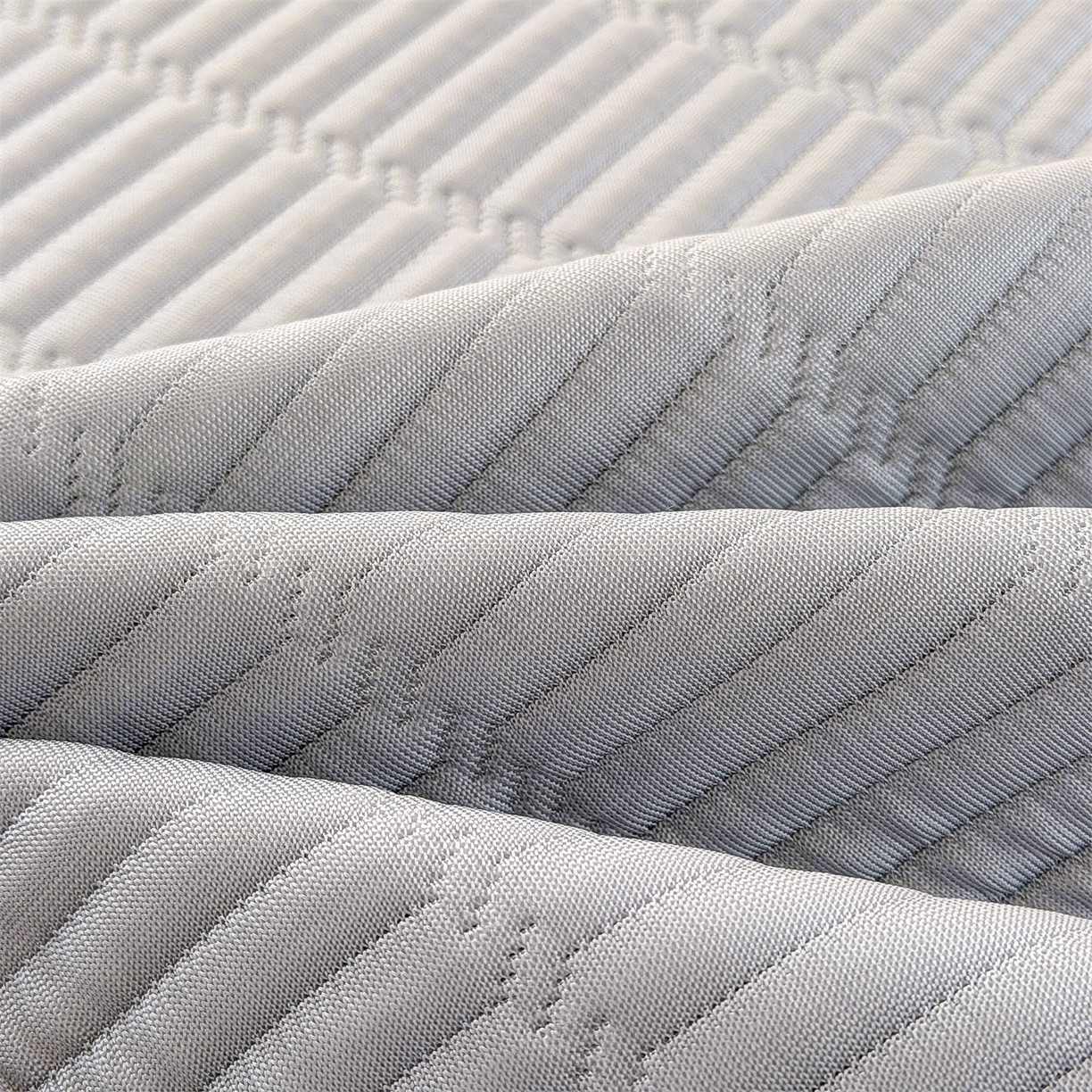 91家纺网 家纺一手货源 找家纺 慕木家纺 2026新品A类高端刺绣PE乙纶冰豆豆凉席泰迪爱兰系列正版授权(提供买家秀) 蓝屿泰迪-灰