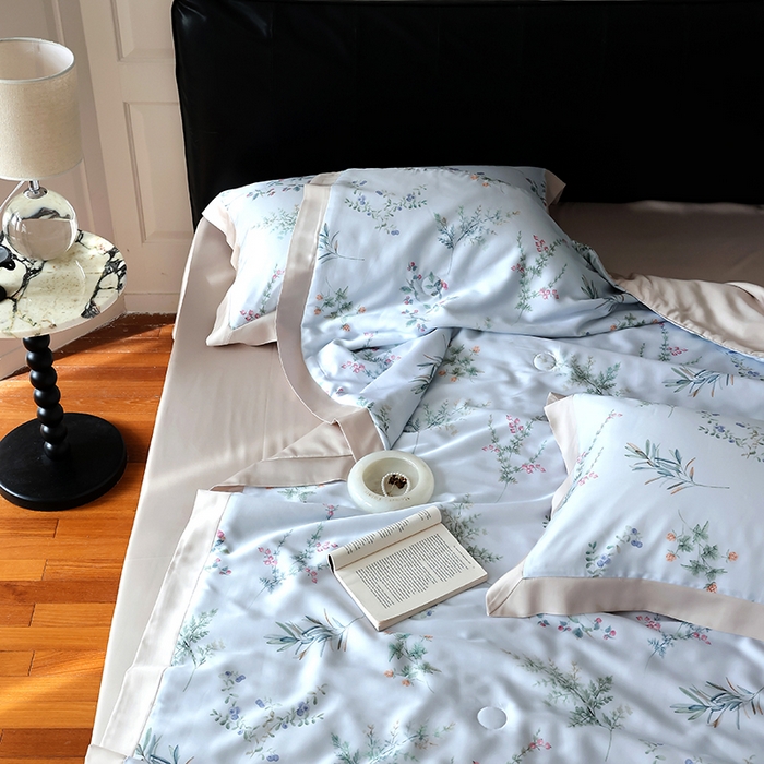 91家纺网 家纺一手货源 找家纺 久典家居 2026新款20%桑蚕丝+80%聚酯纤维宽边夏被四件套 境玉