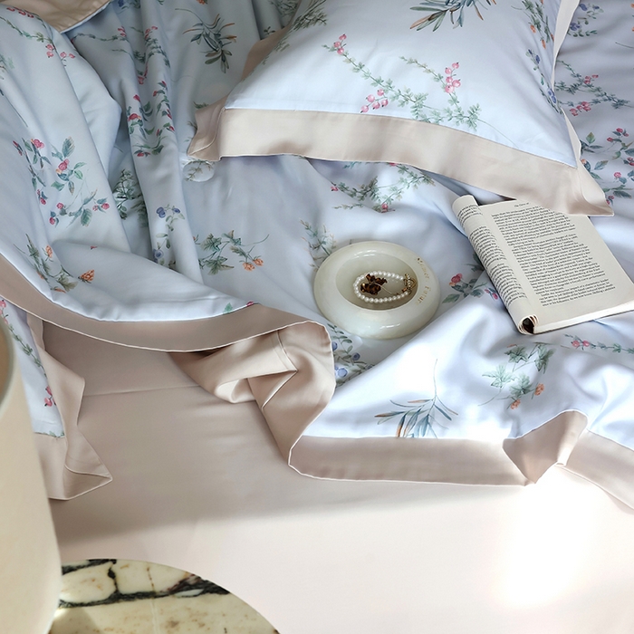 91家纺网 家纺一手货源 找家纺 久典家居 2026新款20%桑蚕丝+80%聚酯纤维宽边夏被四件套 境玉