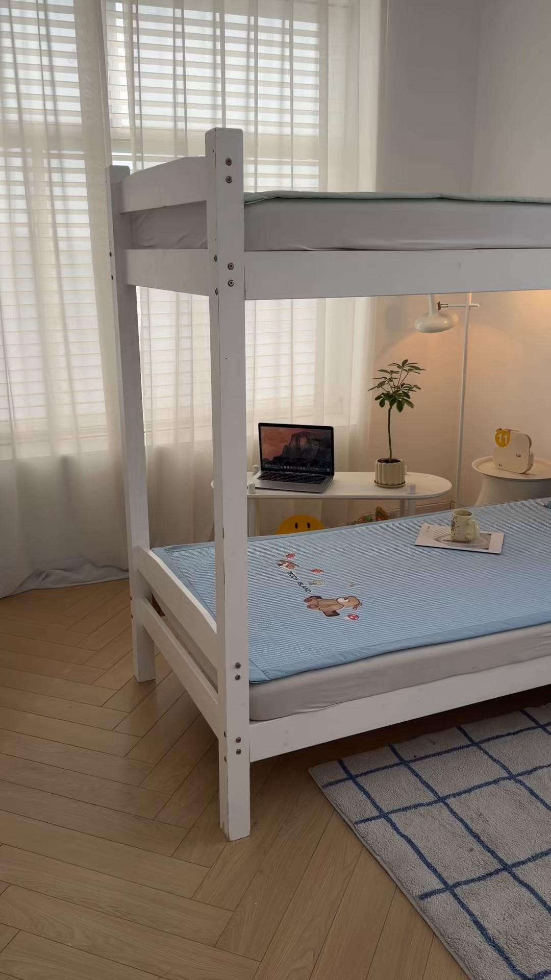 91家纺网 家纺一手货源 找家纺 慕木家纺 2026新品A类高端刺绣PE乙纶冰豆豆凉席泰迪爱兰系列正版授权(提供买家秀) 蓝屿泰迪-蓝