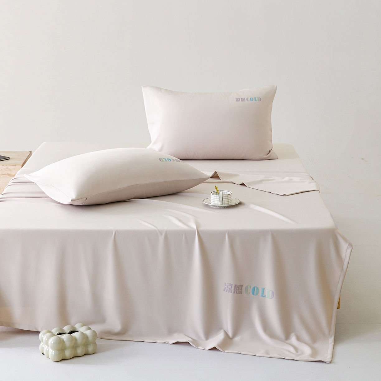 91家纺网 家纺一手货源 找家纺 悦然毛巾被 2026新款锦氨冷感毯300克加厚盖毯床笠夏被空调凉感夏凉被空调被 素凉清感杏粉