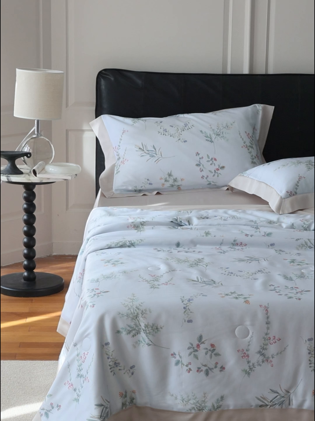 91家纺网 家纺一手货源 找家纺 久典家居 2026新款20%桑蚕丝+80%聚酯纤维宽边夏被四件套 境玉