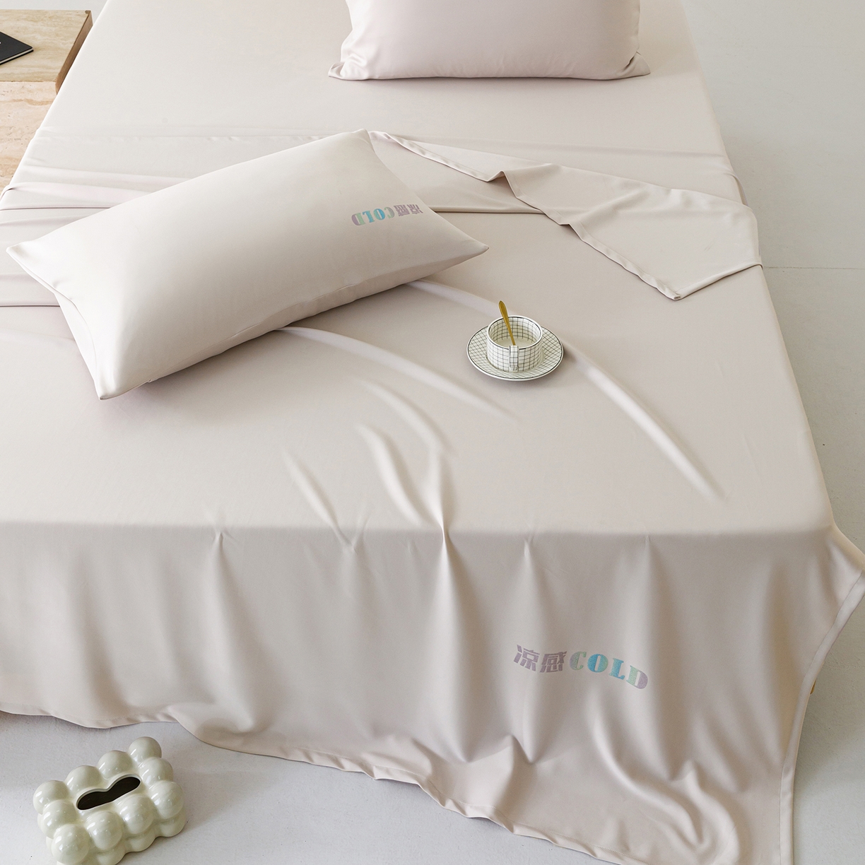 91家纺网 家纺一手货源 找家纺 悦然毛巾被 2026新款锦氨冷感毯300克加厚盖毯床笠夏被空调凉感夏凉被空调被 素凉清感杏粉