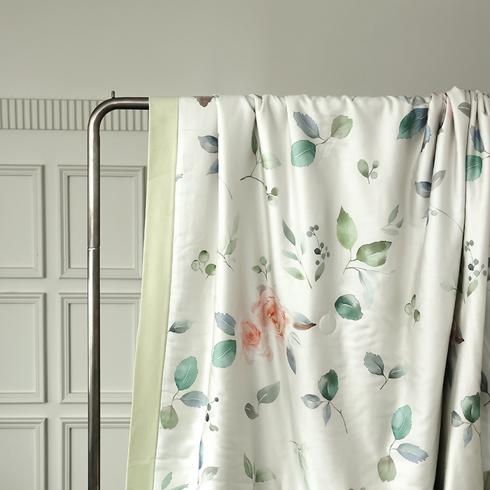 91家纺网 家纺一手货源 找家纺 久典家居 2026新款20%桑蚕丝+80%聚酯纤维宽边夏被四件套 璃月