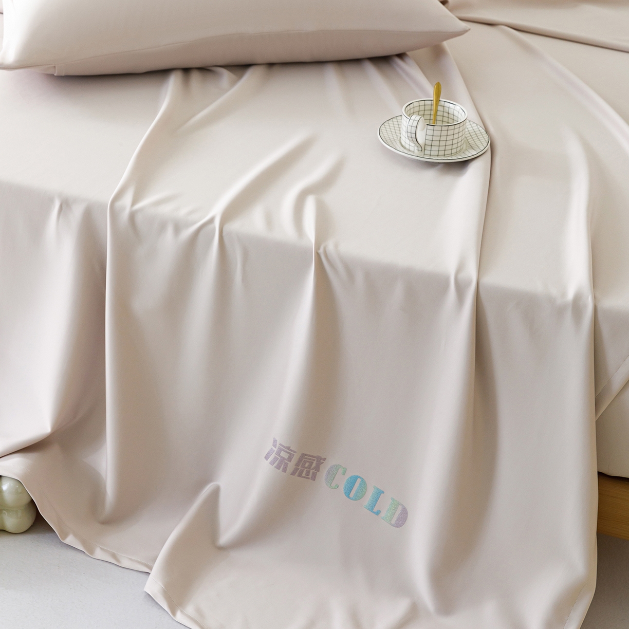 91家纺网 家纺一手货源 找家纺 悦然毛巾被 2026新款锦氨冷感毯300克加厚盖毯床笠夏被空调凉感夏凉被空调被 素凉清感杏粉