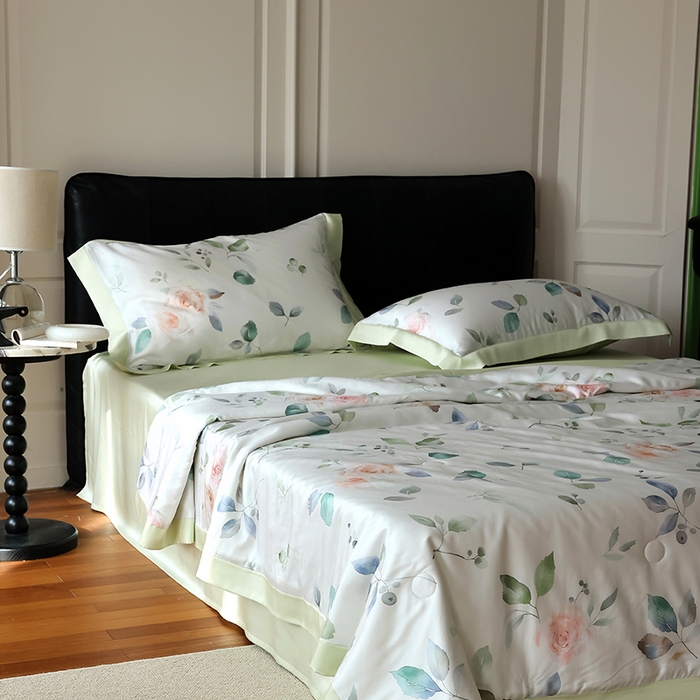 91家纺网 家纺一手货源 找家纺 久典家居 2026新款20%桑蚕丝+80%聚酯纤维宽边夏被四件套 璃月