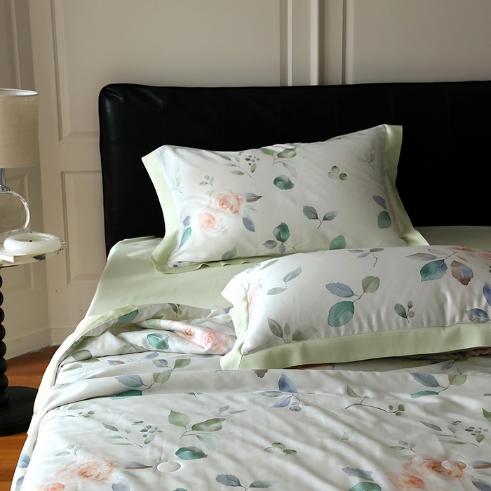 91家纺网 家纺一手货源 找家纺 久典家居 2026新款20%桑蚕丝+80%聚酯纤维宽边夏被四件套 璃月