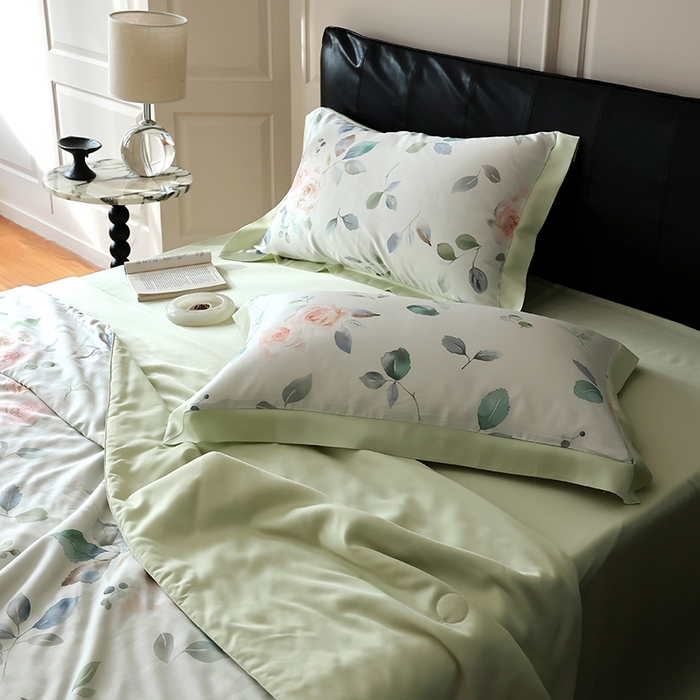 91家纺网 家纺一手货源 找家纺 久典家居 2026新款20%桑蚕丝+80%聚酯纤维宽边夏被四件套 璃月