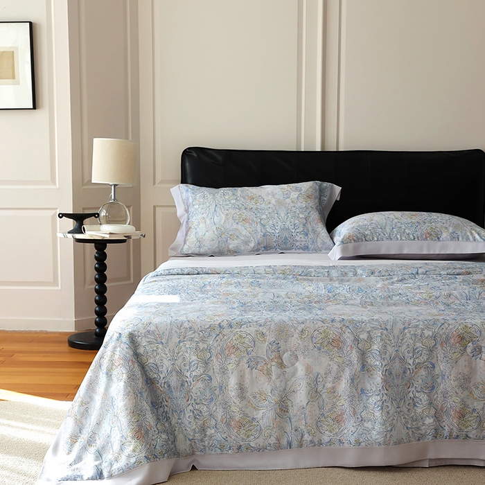 91家纺网 家纺一手货源 找家纺 久典家居 2026新款20%桑蚕丝+80%聚酯纤维宽边夏被四件套 梦澜