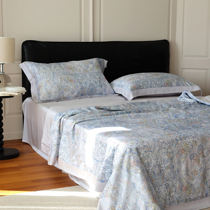 91家纺网 家纺一手货源 找家纺 久典家居 2026新款20%桑蚕丝+80%聚酯纤维宽边夏被四件套 梦澜