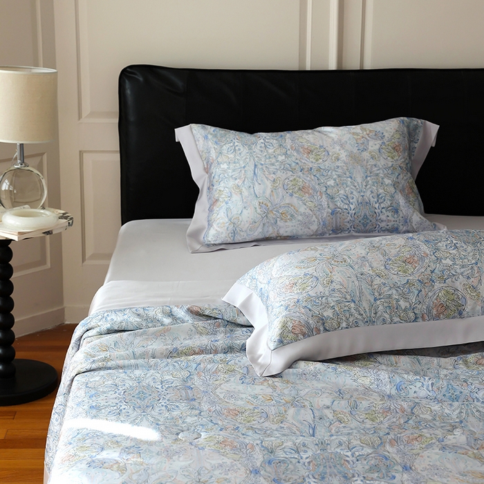 91家纺网 家纺一手货源 找家纺 久典家居 2026新款20%桑蚕丝+80%聚酯纤维宽边夏被四件套 梦澜