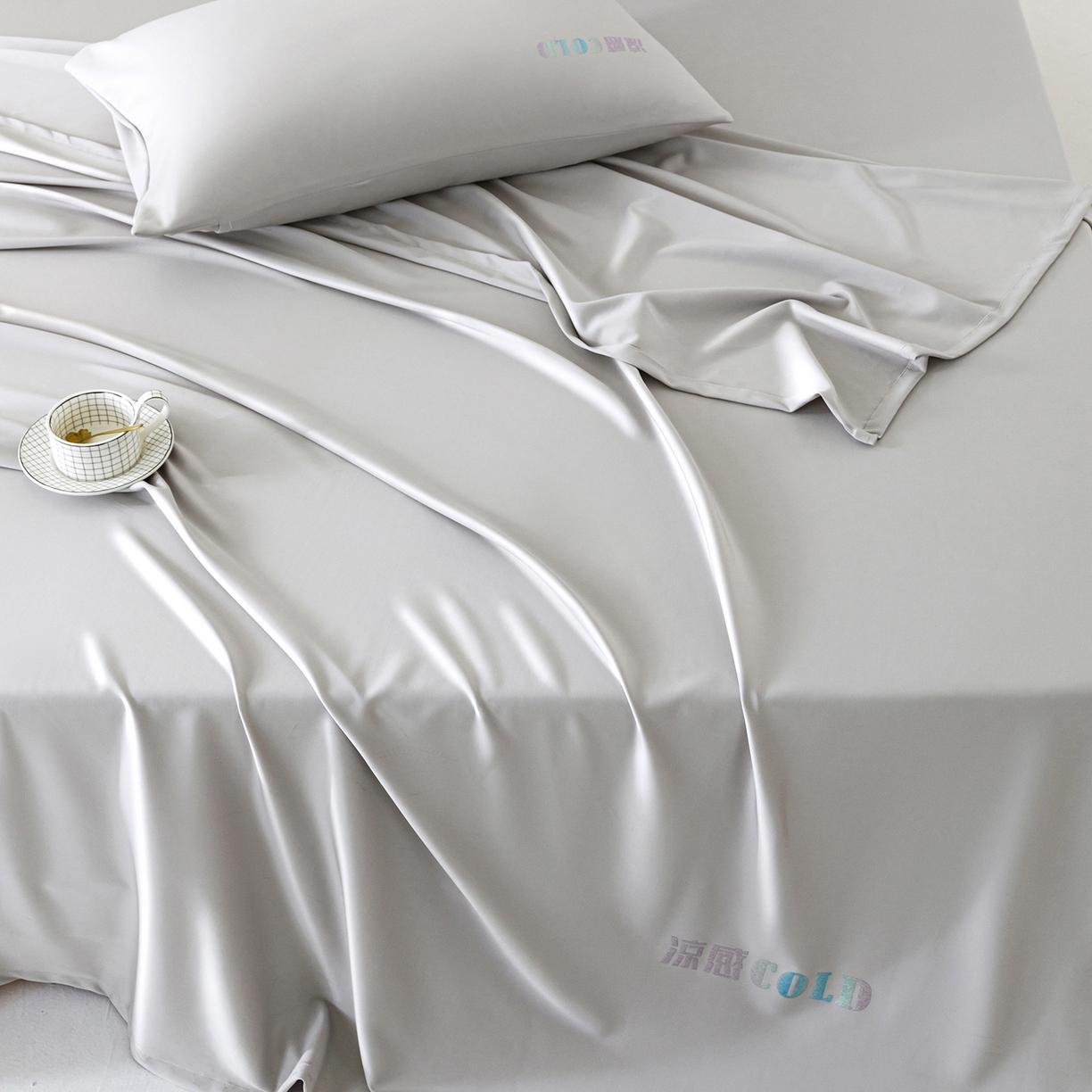 91家纺网 家纺一手货源 找家纺 悦然毛巾被 2026新款锦氨冷感毯300克加厚盖毯床笠夏被空调凉感夏凉被空调被 素凉清感银灰