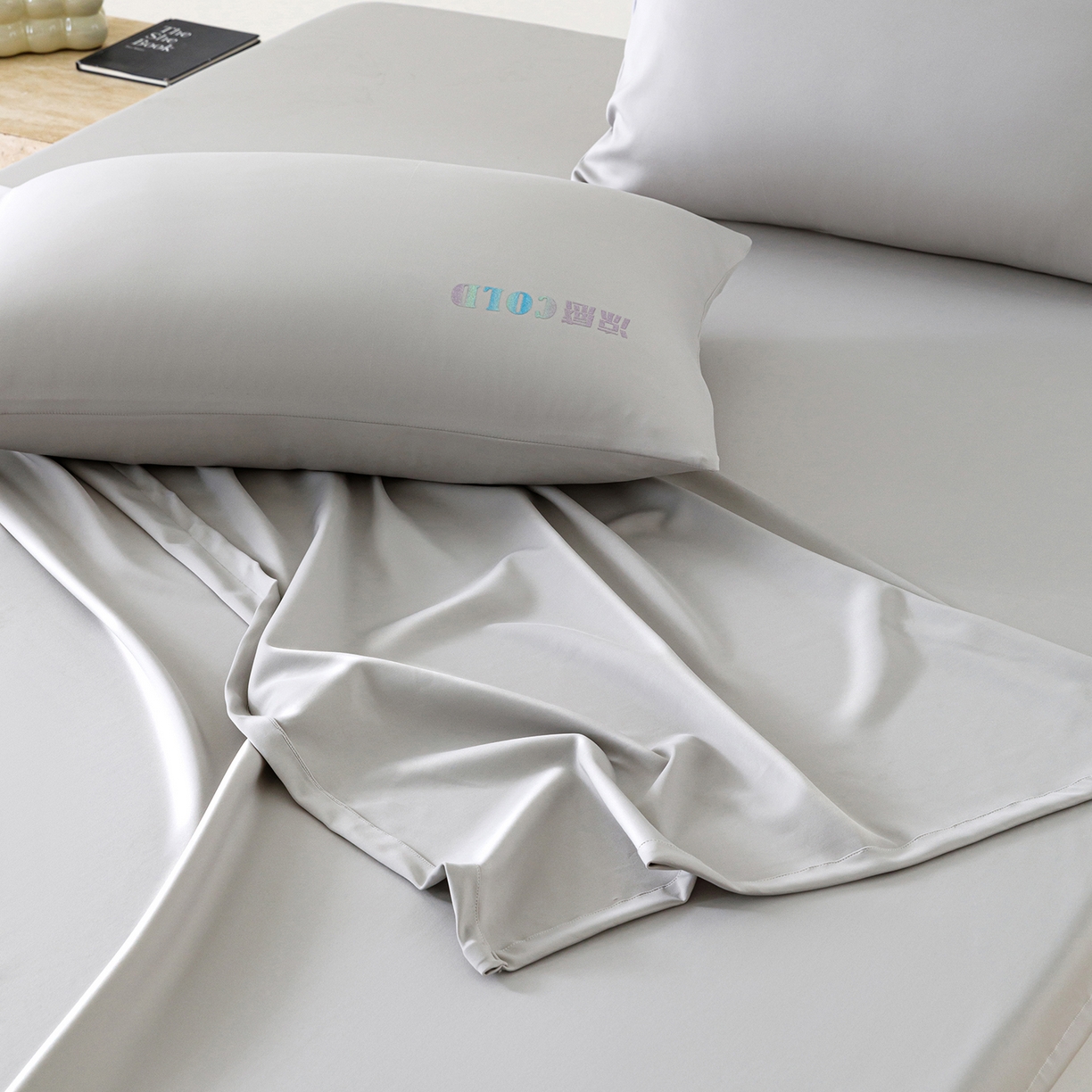 91家纺网 家纺一手货源 找家纺 悦然毛巾被 2026新款锦氨冷感毯300克加厚盖毯床笠夏被空调凉感夏凉被空调被 素凉清感银灰