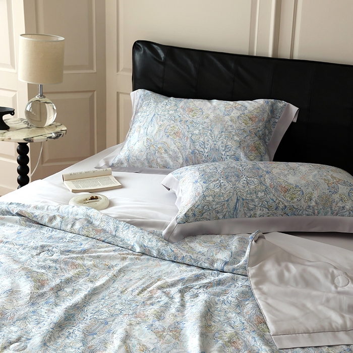 91家纺网 家纺一手货源 找家纺 久典家居 2026新款20%桑蚕丝+80%聚酯纤维宽边夏被四件套 梦澜