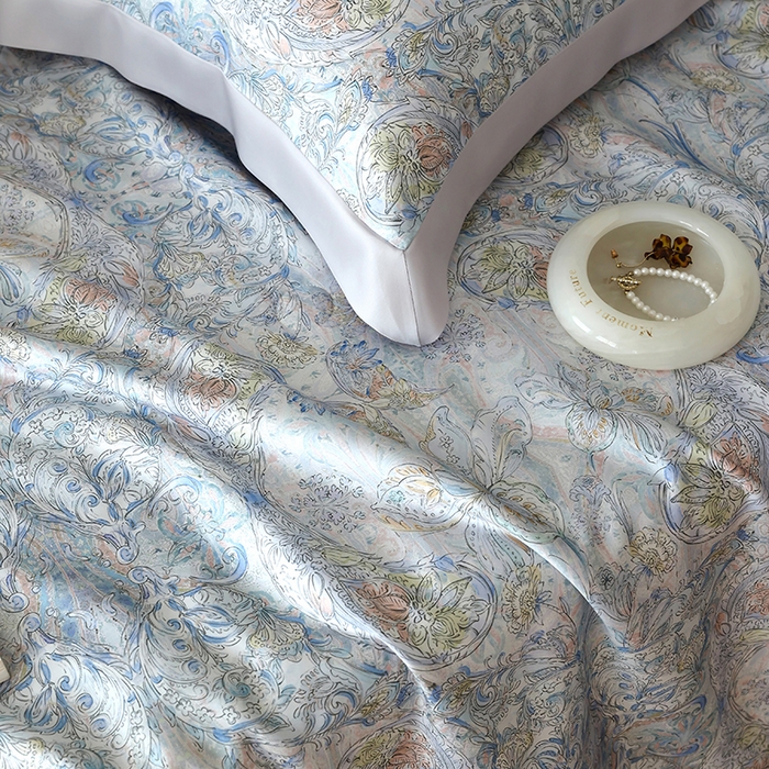 91家纺网 家纺一手货源 找家纺 久典家居 2026新款20%桑蚕丝+80%聚酯纤维宽边夏被四件套 梦澜