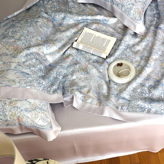 91家纺网 家纺一手货源 找家纺 久典家居 2026新款20%桑蚕丝+80%聚酯纤维宽边夏被四件套 梦澜