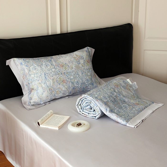 91家纺网 家纺一手货源 找家纺 久典家居 2026新款20%桑蚕丝+80%聚酯纤维宽边夏被四件套 梦澜