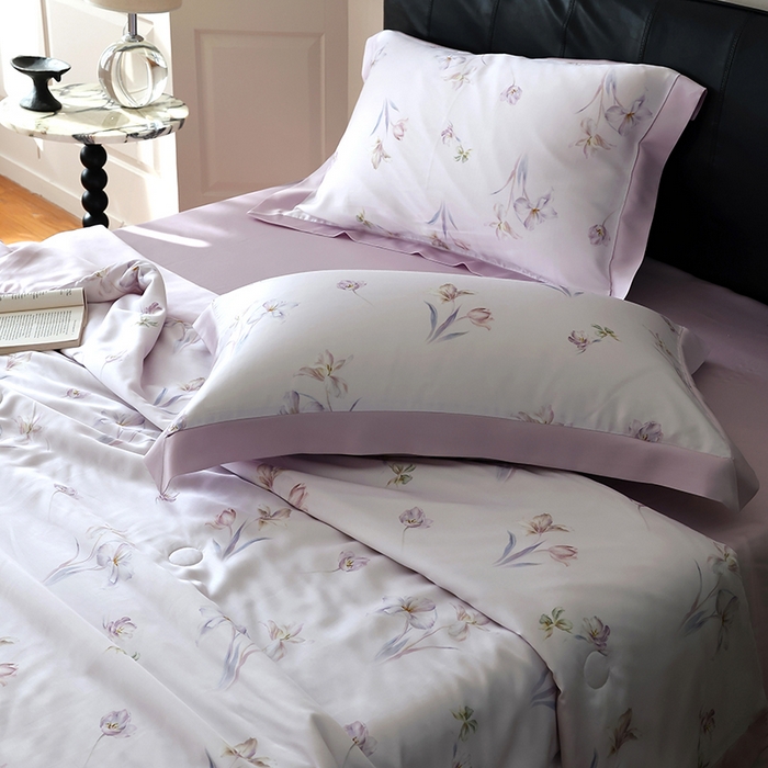 91家纺网 家纺一手货源 找家纺 久典家居 2026新款20%桑蚕丝+80%聚酯纤维宽边夏被四件套 梦语