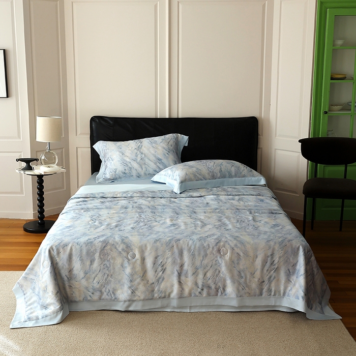 久典家居 2026新款20%桑蚕丝+80%聚酯纤维宽边夏被四件套 拾光