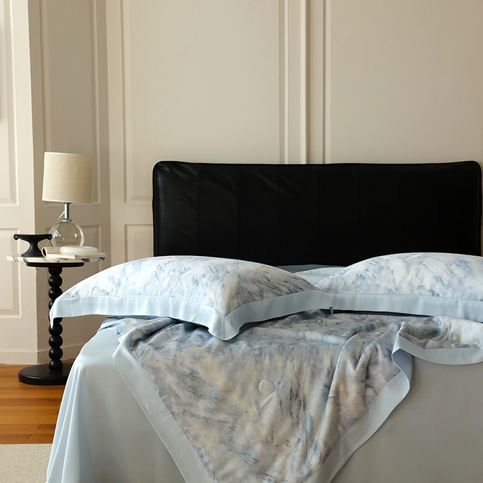 91家纺网 家纺一手货源 找家纺 久典家居 2026新款20%桑蚕丝+80%聚酯纤维宽边夏被四件套 拾光