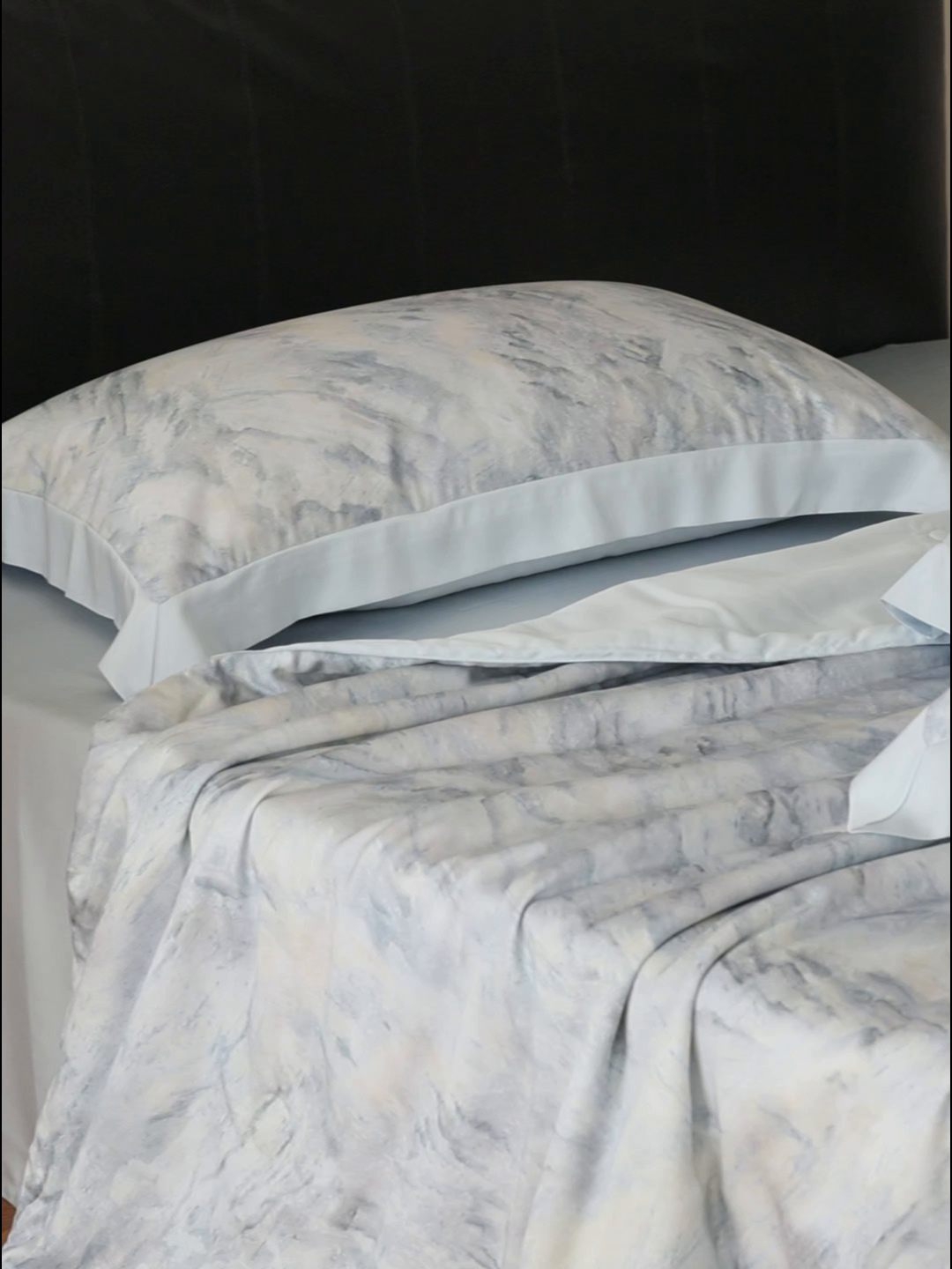 91家纺网 家纺一手货源 找家纺 久典家居 2026新款20%桑蚕丝+80%聚酯纤维宽边夏被四件套 拾光