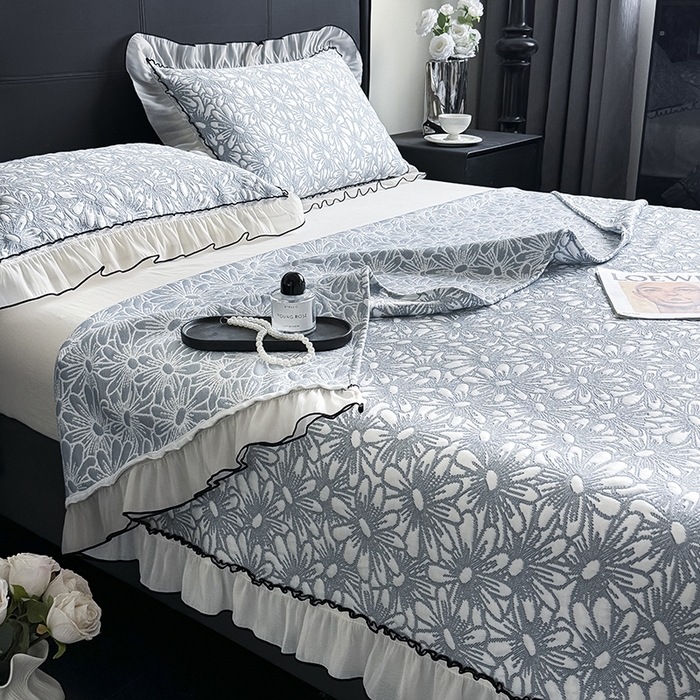 91家纺网 家纺一手货源 找家纺 卡罗兰 2026新款床盖凉席凉感豆豆凉席花边床盖冰豆豆凉席单件三件套-繁花系列 繁花-藏蓝