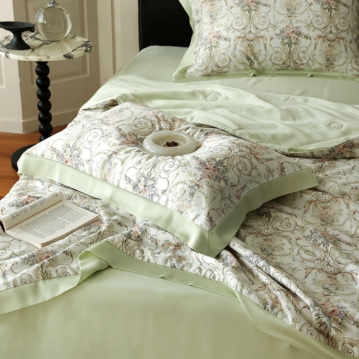 91家纺网 家纺一手货源 找家纺 久典家居 2026新款20%桑蚕丝+80%聚酯纤维宽边夏被四件套 邂逅