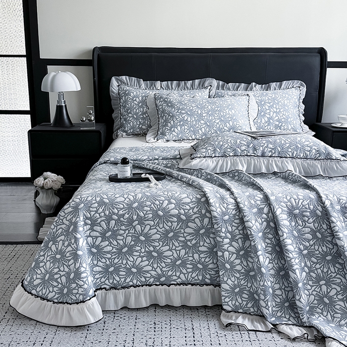 91家纺网 家纺一手货源 找家纺 卡罗兰 2026新款床盖凉席凉感豆豆凉席花边床盖冰豆豆凉席单件三件套-繁花系列 繁花-藏蓝