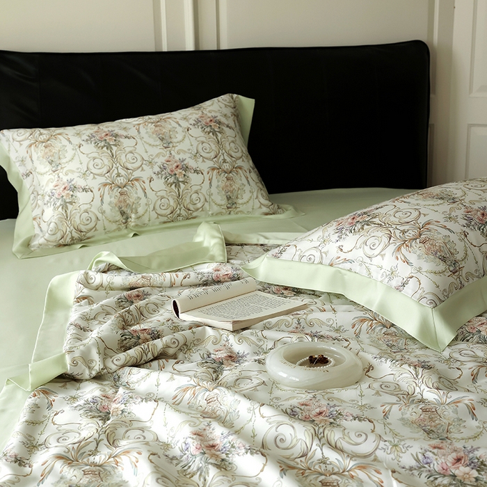 91家纺网 家纺一手货源 找家纺 久典家居 2026新款20%桑蚕丝+80%聚酯纤维宽边夏被四件套 邂逅