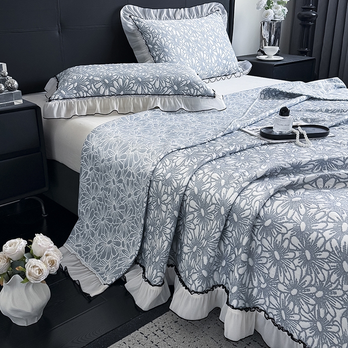 91家纺网 家纺一手货源 找家纺 卡罗兰 2026新款床盖凉席凉感豆豆凉席花边床盖冰豆豆凉席单件三件套-繁花系列 繁花-藏蓝