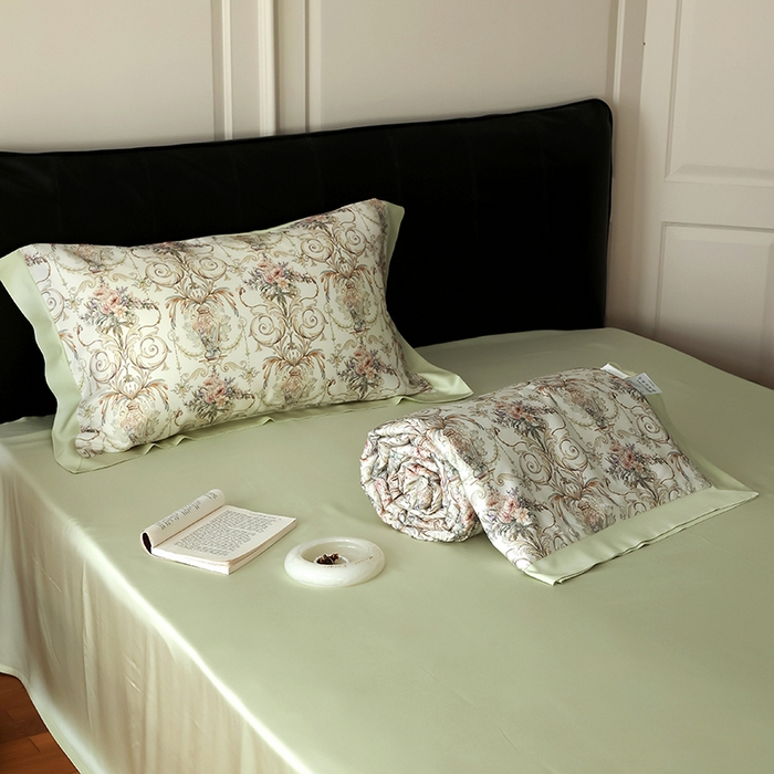 91家纺网 家纺一手货源 找家纺 久典家居 2026新款20%桑蚕丝+80%聚酯纤维宽边夏被四件套 邂逅