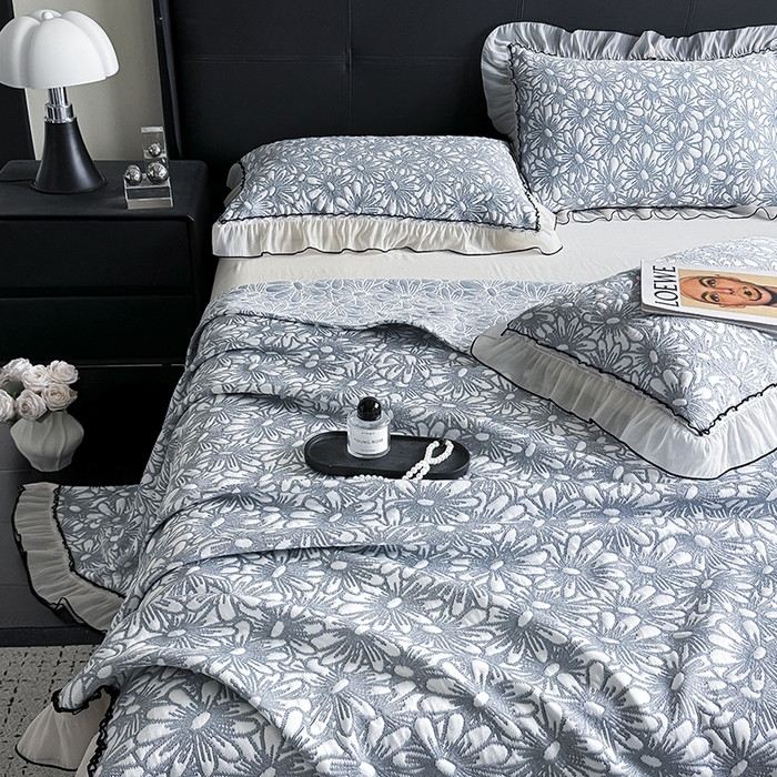 91家纺网 家纺一手货源 找家纺 卡罗兰 2026新款床盖凉席凉感豆豆凉席花边床盖冰豆豆凉席单件三件套-繁花系列 繁花-藏蓝