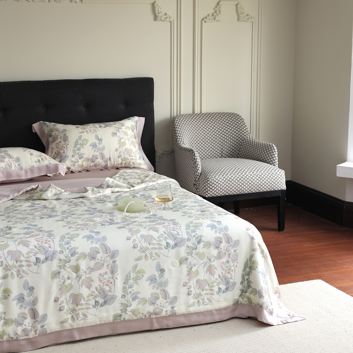 91家纺网 家纺一手货源 找家纺 久典家居 2026新款20%桑蚕丝+80%聚酯纤维宽边夏被四件套 英格丽