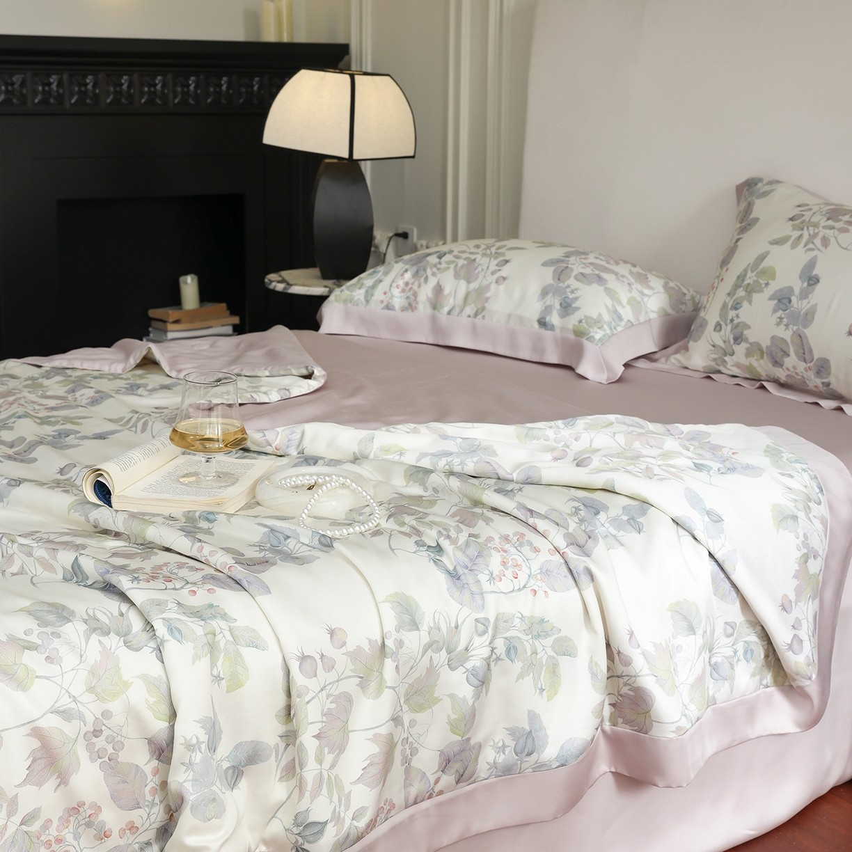 91家纺网 家纺一手货源 找家纺 久典家居 2026新款20%桑蚕丝+80%聚酯纤维宽边夏被四件套 英格丽